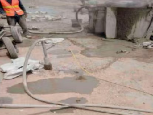 固阳水泥混凝土路面板底注浆技术 路面脱空注浆整治方案