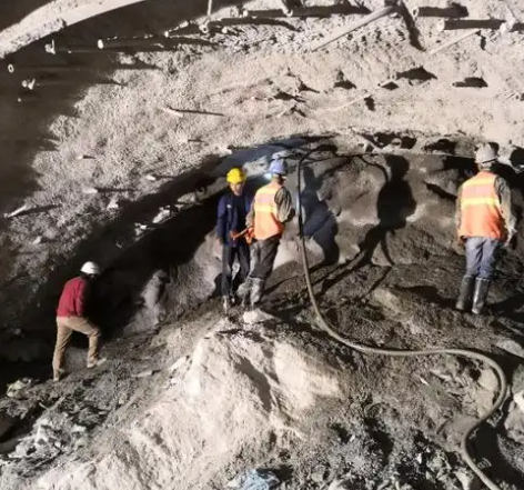 固阳拱顶带模注浆料的施工流程及注意事项